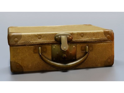 old yellow  Suitcase  3D model Low-poly 3D model